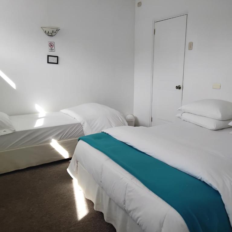 De Gino Hostal - Triple Room with Bath - 2