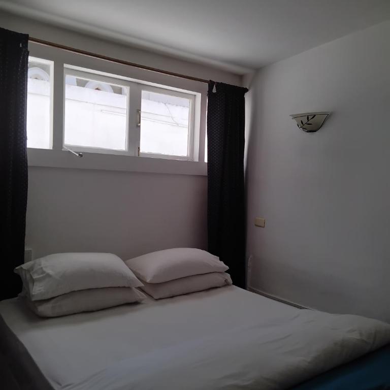 De Gino Hostal - Double Room with Private Bathroom - 4