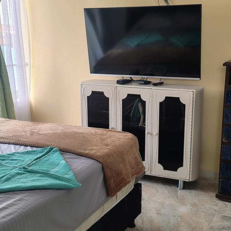 Apartamento amoblado alquiler por noches, fin de semana, meses, ubicado en Ibagué 4 piso totalmente independiente - Apartamento de 2 dormitorios - 17