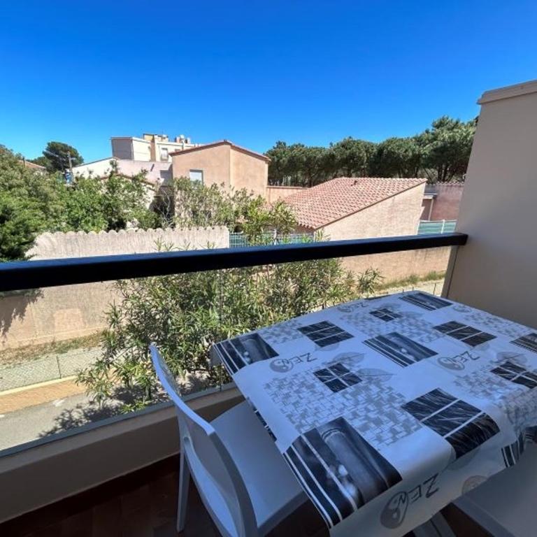 Appartement pour 4 à 150m de la plage avec parking - FR-1-837-70 - Appartement - 1