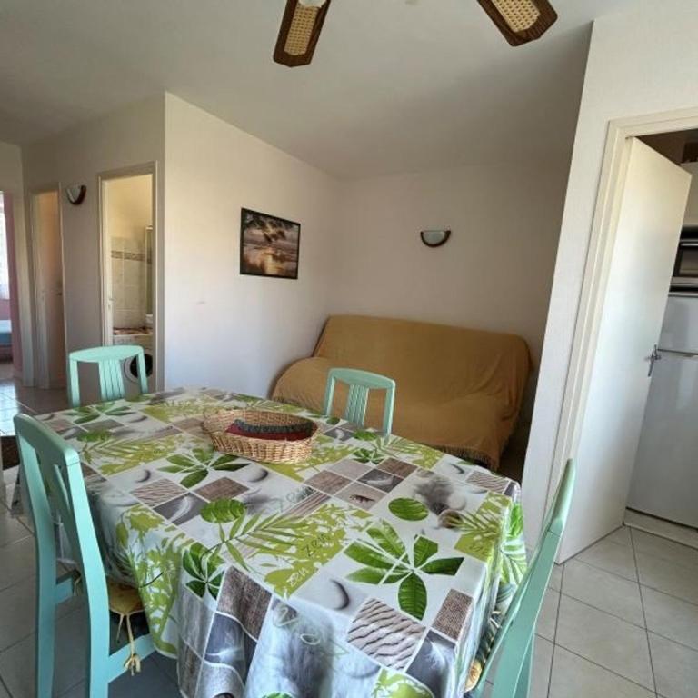 Appartement pour 4 à 150m de la plage avec parking - FR-1-837-70 - Appartement - 3