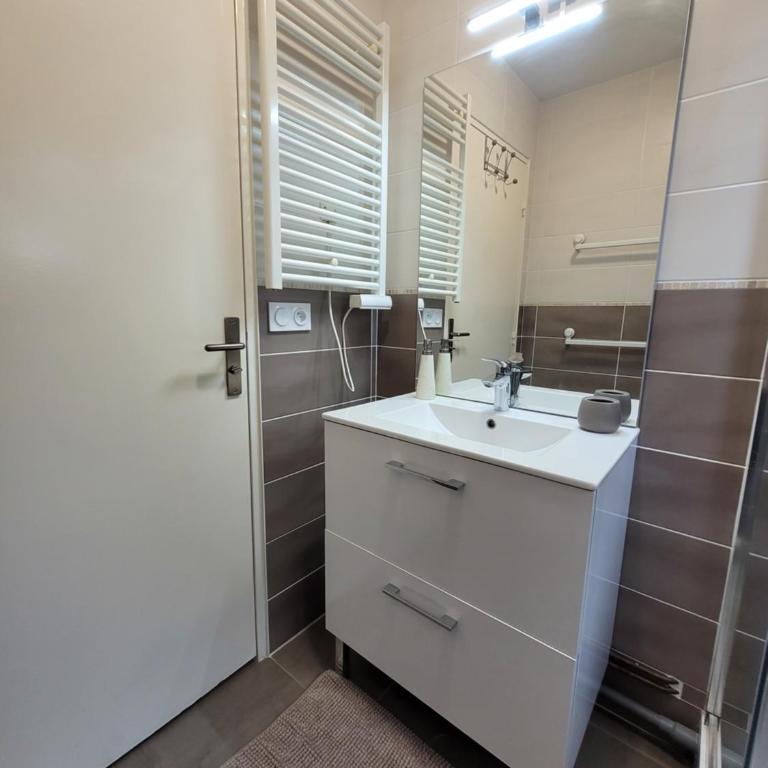 200m de la mer Piscine WIFI T3 38 m2 6 pers 2 chambres Ascenseur - Appartement 2 Chambres - 34