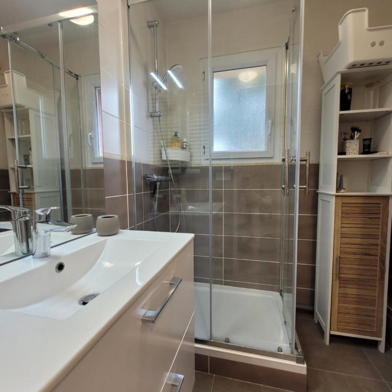 200m de la mer Piscine WIFI T3 38 m2 6 pers 2 chambres Ascenseur - Appartement 2 Chambres - 33