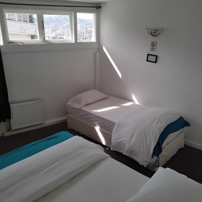 De Gino Hostal - Triple Room with Bath - 3