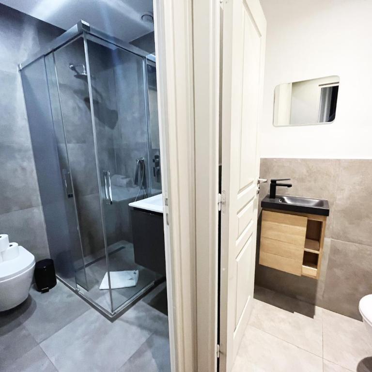 UrbanFlat 79 - Bel appartement de 4 chambres Republique - Apartment - 8