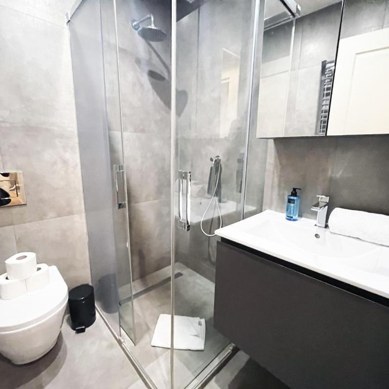 UrbanFlat 79 - Bel appartement de 4 chambres Republique - Apartment - 23