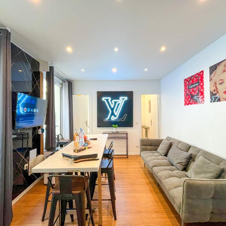 UrbanFlat 115 - Grand Duplex dans le centre de Paris - Apartment - 1
