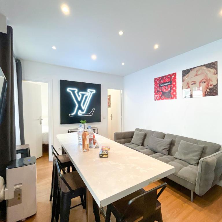 UrbanFlat 115 - Grand Duplex dans le centre de Paris - Apartment - 3