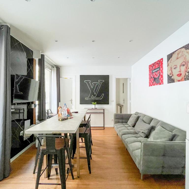 UrbanFlat 115 - Grand Duplex dans le centre de Paris - Apartment - 6