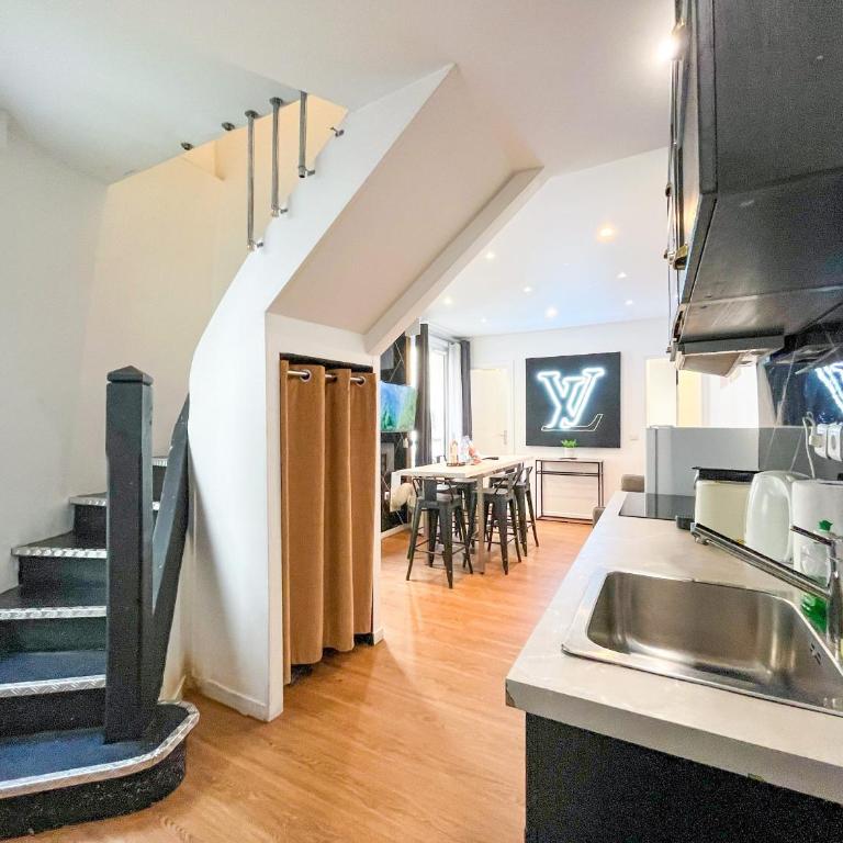UrbanFlat 115 - Grand Duplex dans le centre de Paris - Apartment - 8