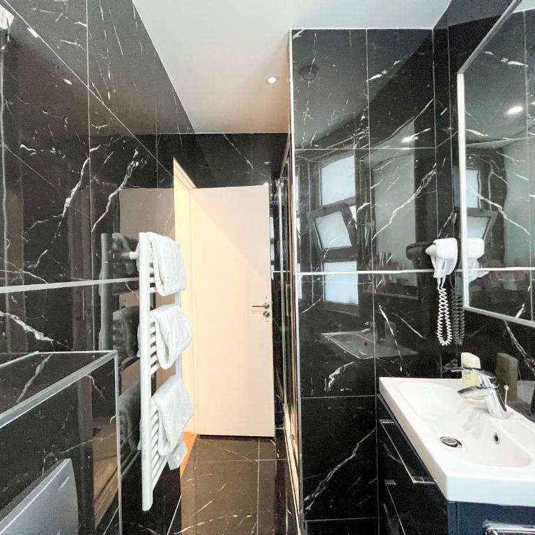 UrbanFlat 115 - Grand Duplex dans le centre de Paris - Apartment - 20
