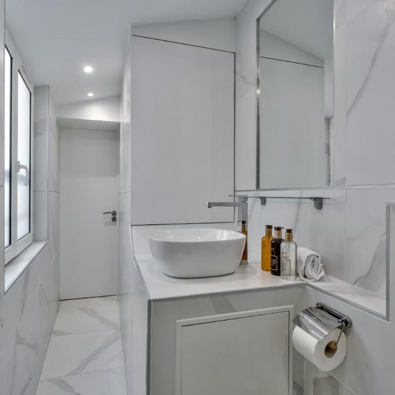 UrbanFlat 115 - Grand Duplex dans le centre de Paris - Apartment - 22