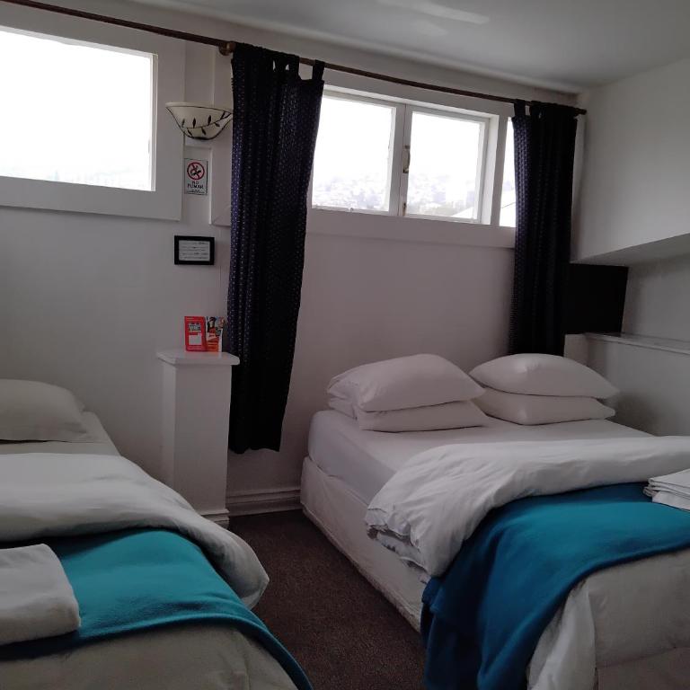 De Gino Hostal - Triple Room with Bath - 5