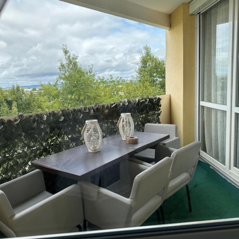 Grand Appartement 80m2 - 3 Chambres - 7 min du centre - Résidence calme - Idéal Famille - Appartamento con 3 Camere da Letto - Piano Alto - 12