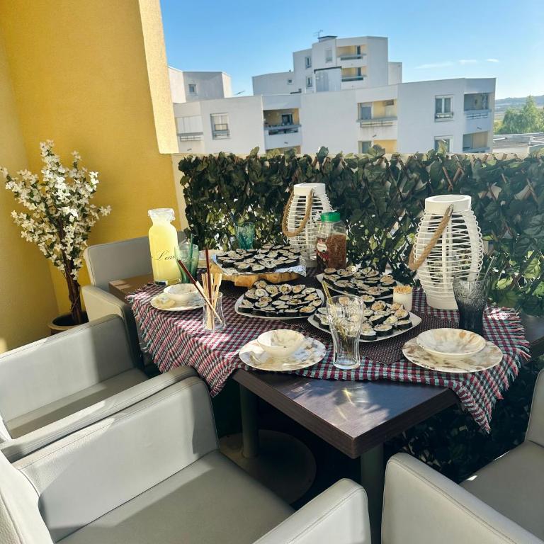 Grand Appartement 80m2 - 3 Chambres - 7 min du centre - Résidence calme - Idéal Famille - Appartamento con 3 Camere da Letto - Piano Alto - 2