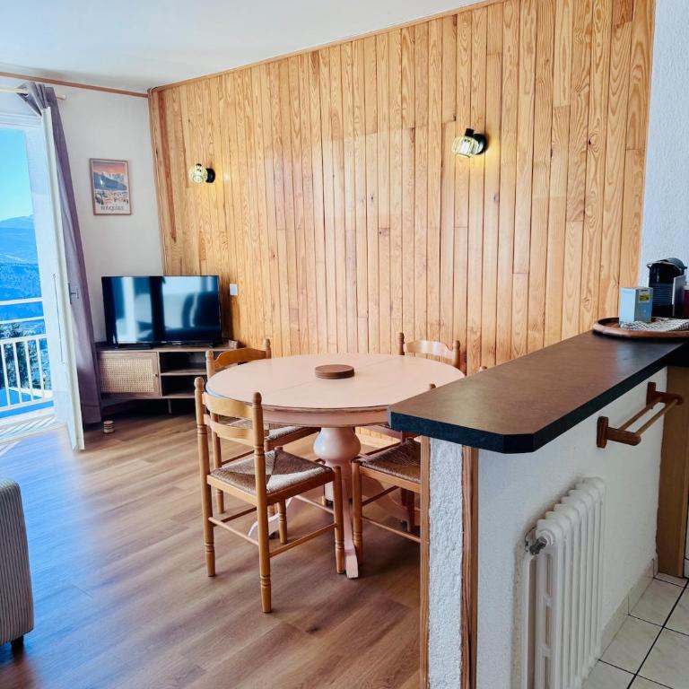 Altitude 1690 - Spacieux T2 avec balcon et la plus belle vue de Font-Romeu - Appartement - 13