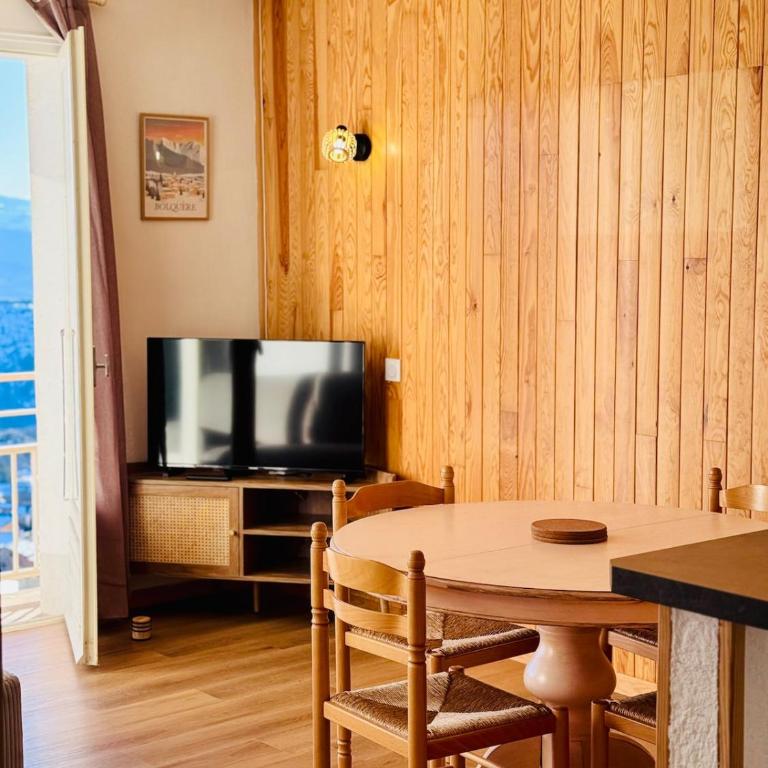 Altitude 1690 - Spacieux T2 avec balcon et la plus belle vue de Font-Romeu - Appartement - 33