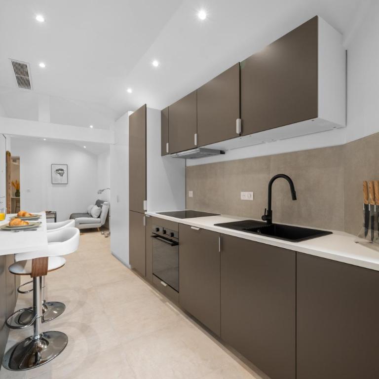 Charmant deux pièces rénové au coeur de la vieille ville AC - Apartamento de 1 dormitorio - 9