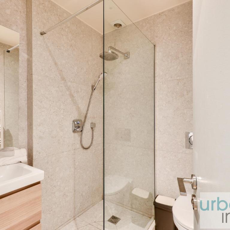 UrbanFlat 136 - Duplex de 4 chambres Saint Sebastien - Appartement - 16