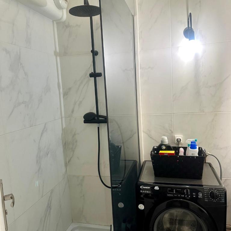 Grand Appartement 80m2 - 3 Chambres - 7 min du centre - Résidence calme - Idéal Famille - Appartamento con 3 Camere da Letto - Piano Alto - 11