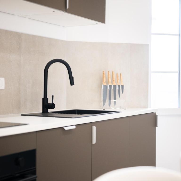 Charmant deux pièces rénové au coeur de la vieille ville AC - Apartamento de 1 dormitorio - 11
