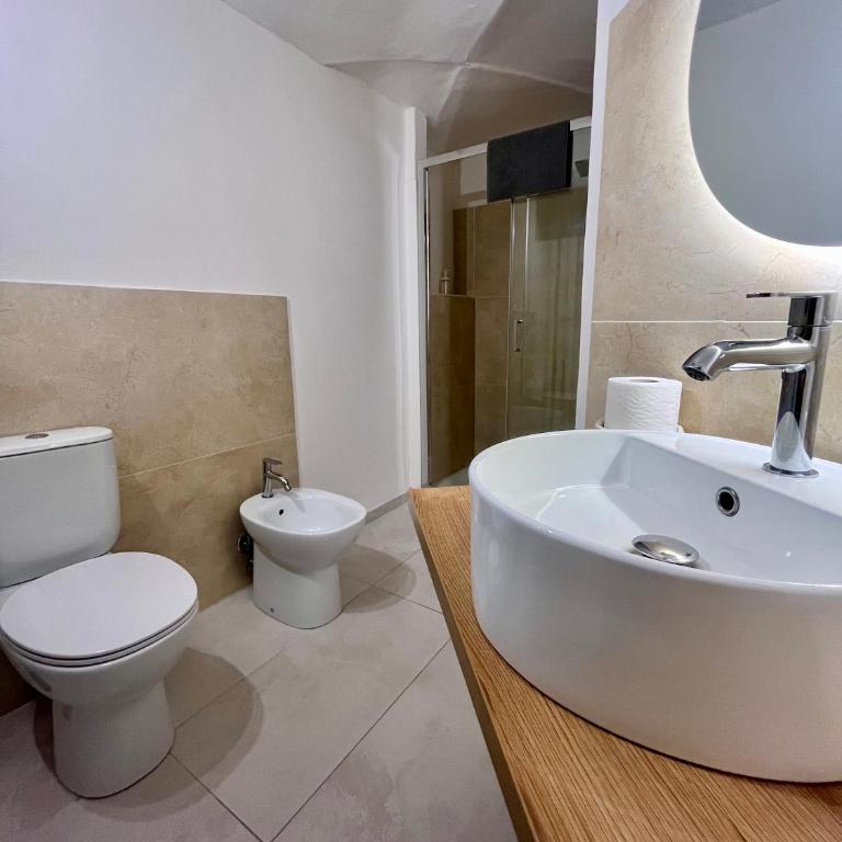 VagaLuna Short Stay - Triple Room with Private Bathroom - 6