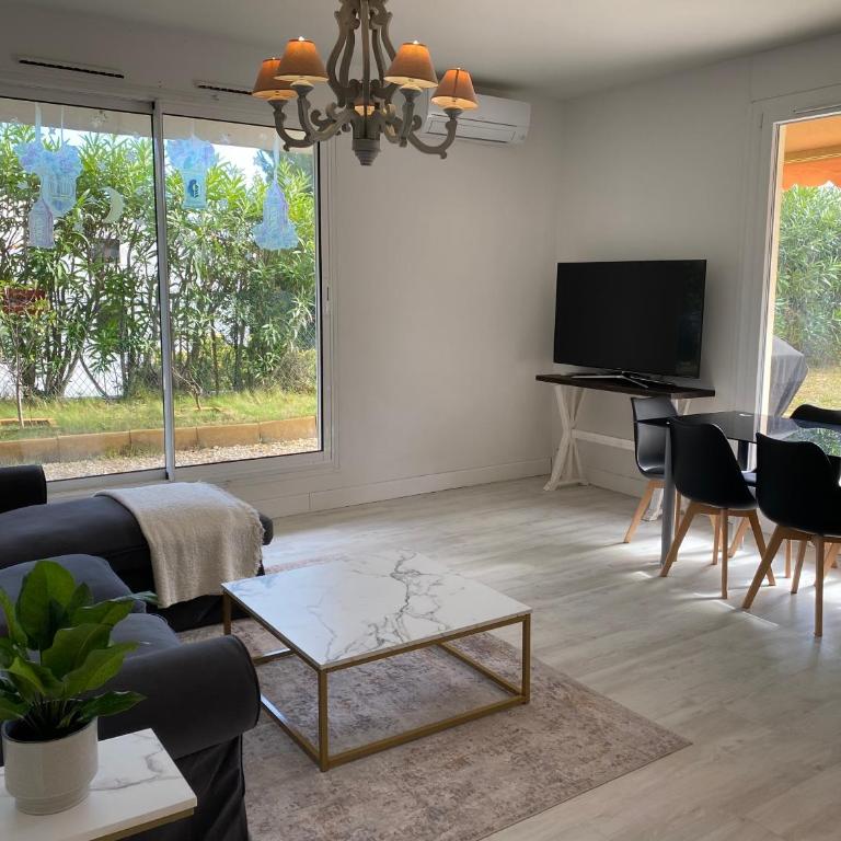 Beautiful 3 bedroom apartment with nice garden - Appartement 2 Chambres - 2