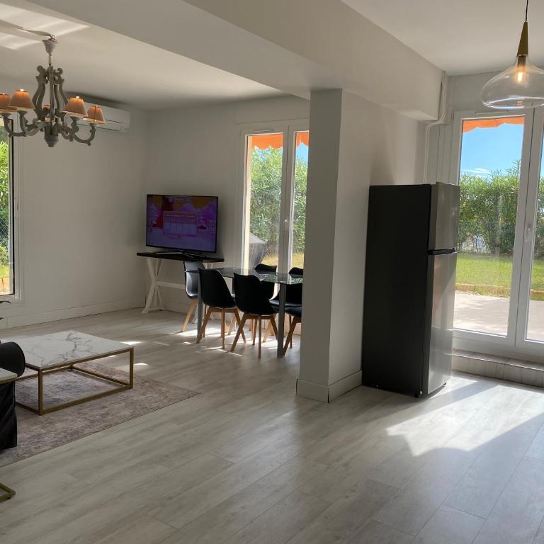 Beautiful 3 bedroom apartment with nice garden - Appartement 2 Chambres - 3