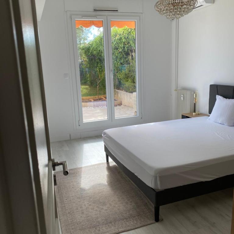 Beautiful 3 bedroom apartment with nice garden - Appartement 2 Chambres - 5