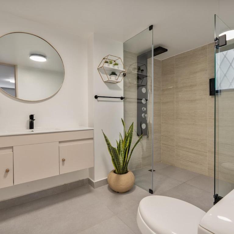 Amazing apartment with Private Luxury Sauna Jacuzzi Steam Room Pool Table - Apartment with Garden View - 13