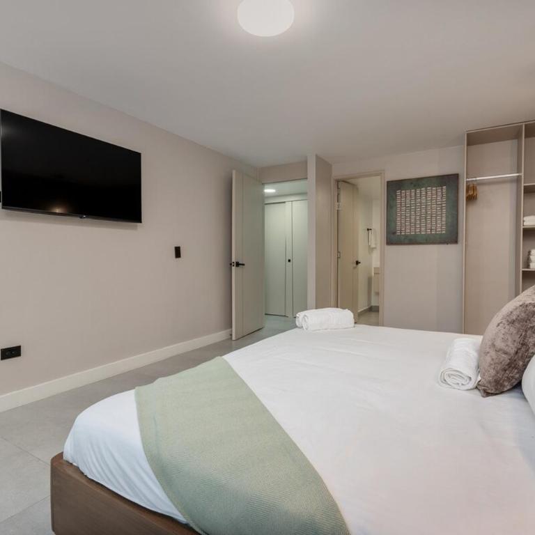 Amazing apartment with Private Luxury Sauna Jacuzzi Steam Room Pool Table - Apartment with Garden View - 15