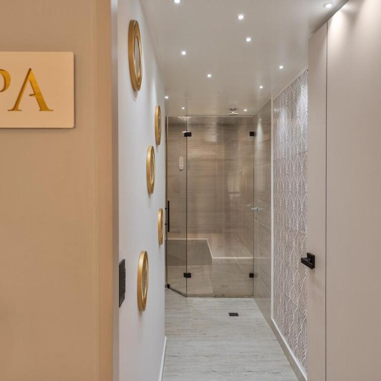 Amazing apartment with Private Luxury Sauna Jacuzzi Steam Room Pool Table - Apartment with Garden View - 28