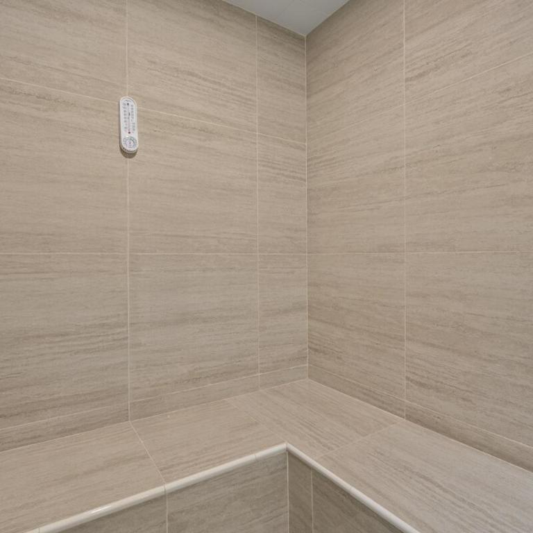 Amazing apartment with Private Luxury Sauna Jacuzzi Steam Room Pool Table - Apartment with Garden View - 41