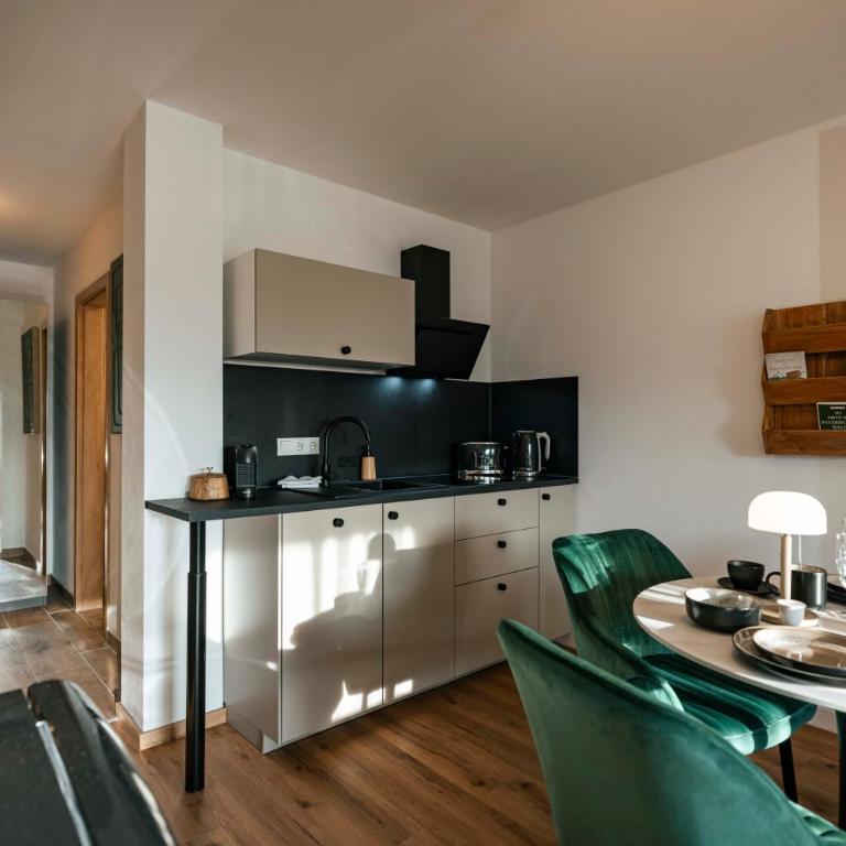 Boutique-Studio I Zentral I Parkplatz I Waschtrockner I inkl aktivCARD - 130 Gratis-Erlebnisse - Apartment mit 1 Schlafzimmer - 35