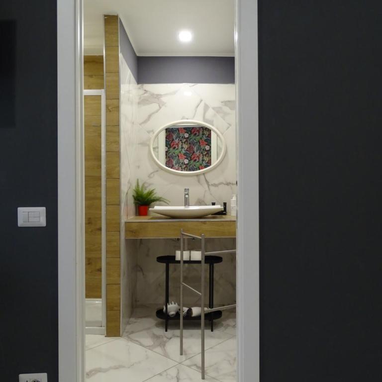 LH Guest House - Camera Matrimoniale con Bagno Privato - 6