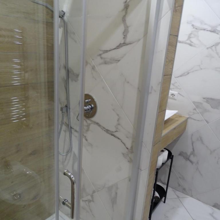 LH Guest House - Camera Matrimoniale con Bagno Privato - 7