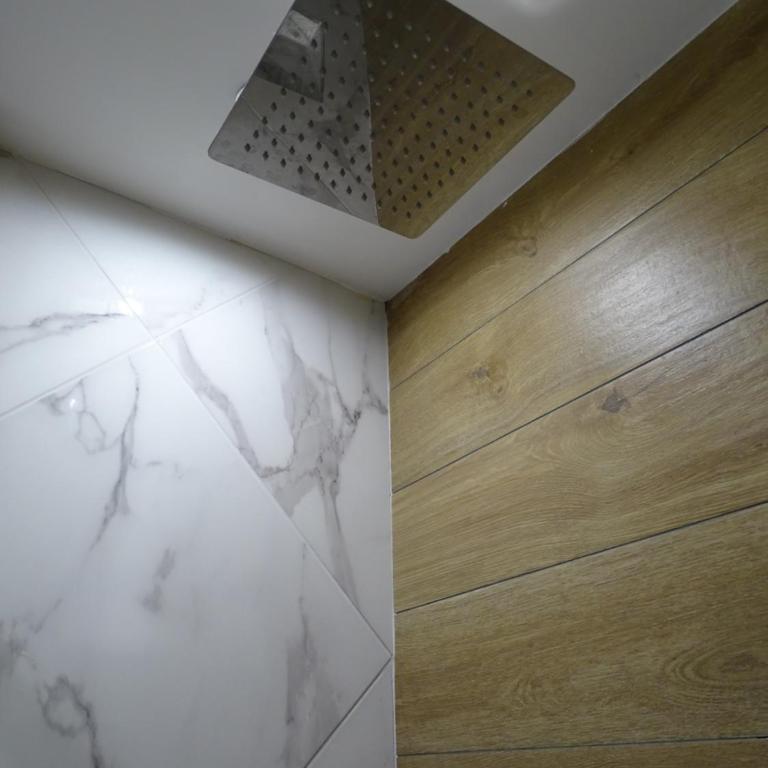 LH Guest House - Camera Matrimoniale con Bagno Privato - 8