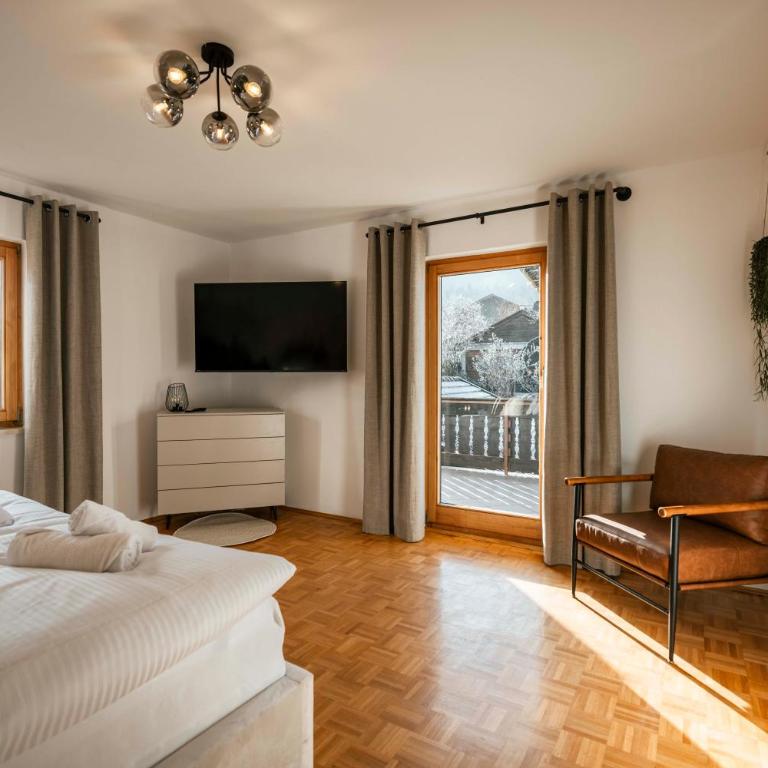 Bergblick & Altbau-Charme I 2 Balkone I aktivCARD - 130 Erlebnisse inklusive I Parkplatz - Apartment mit 2 Schlafzimmern - 4