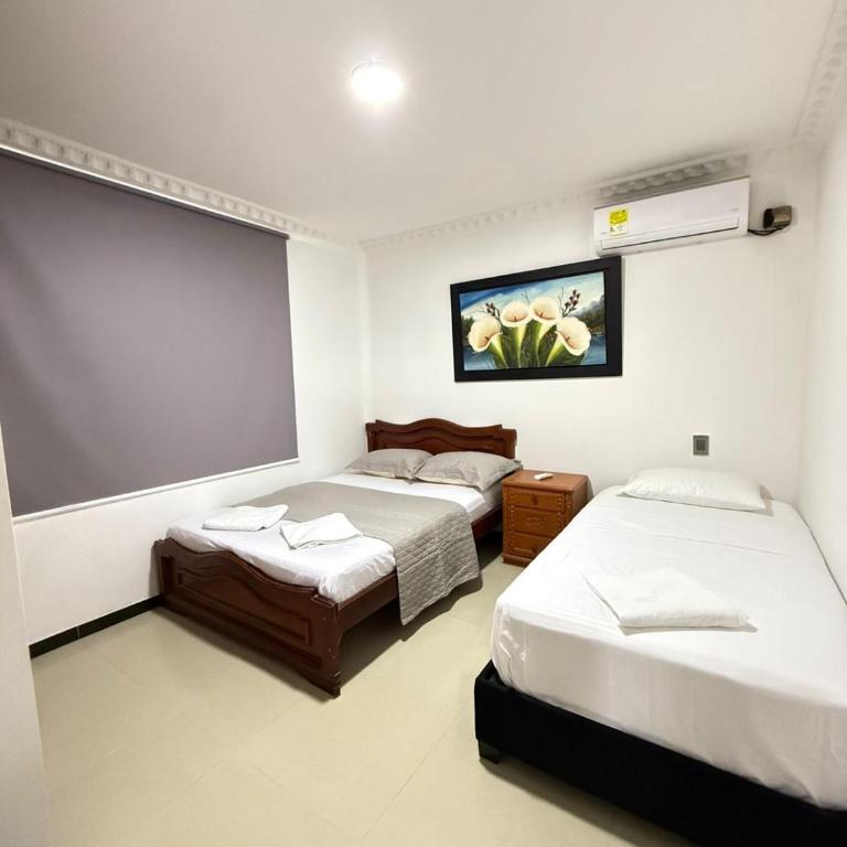 Espectacular casa de 3 pisos con zona social en azotea - Three-Bedroom House - 11