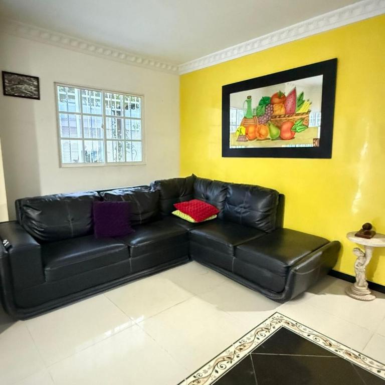 Espectacular casa de 3 pisos con zona social en azotea - Three-Bedroom House - 22