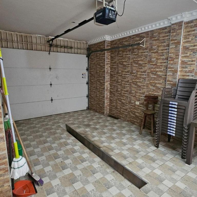 Espectacular casa de 3 pisos con zona social en azotea - Three-Bedroom House - 23