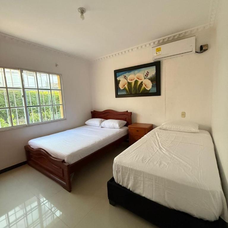 Espectacular casa de 3 pisos con zona social en azotea - Three-Bedroom House - 27