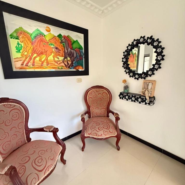 Espectacular casa de 3 pisos con zona social en azotea - Three-Bedroom House - 32
