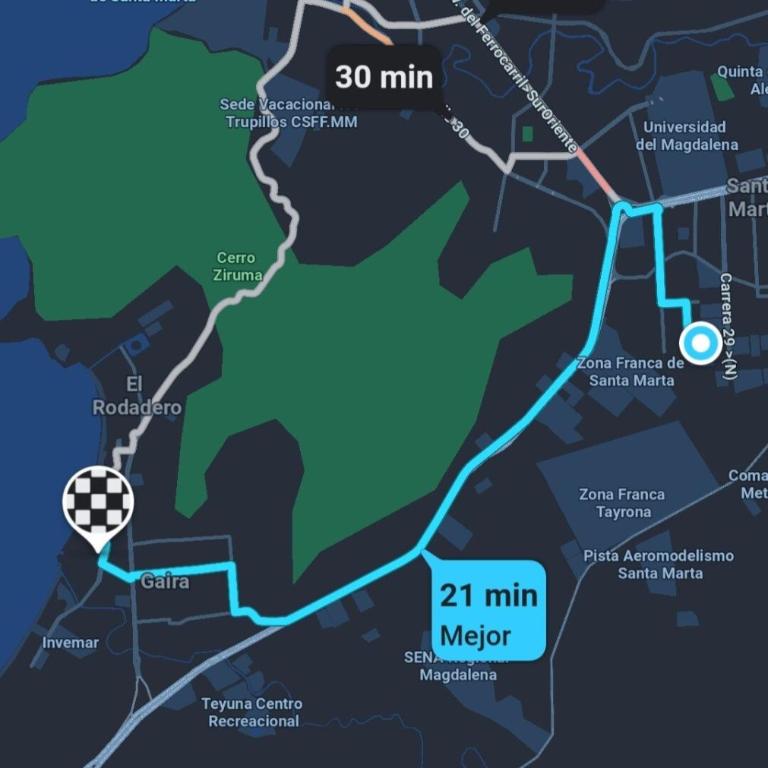 Espectacular casa de 3 pisos con zona social en azotea - Three-Bedroom House - 37