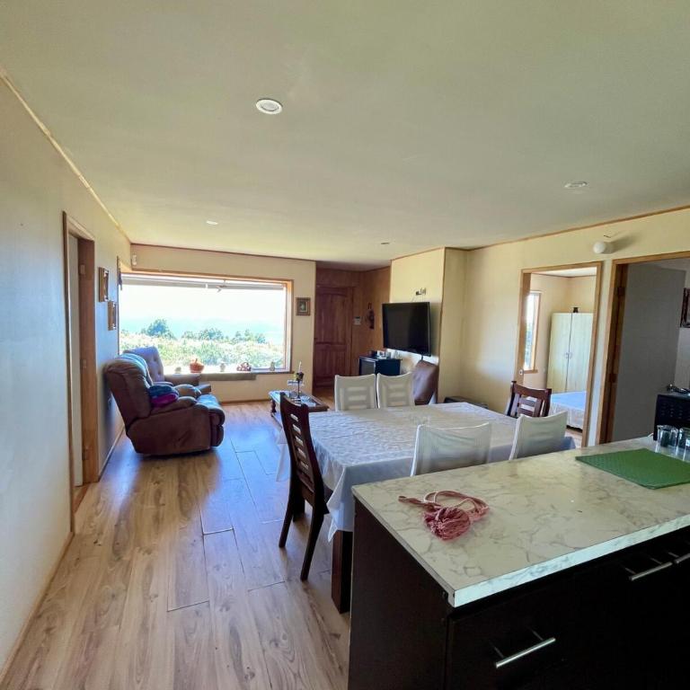 Casa con acceso directo al lago y hermosas vistas - Three-Bedroom Home - 5
