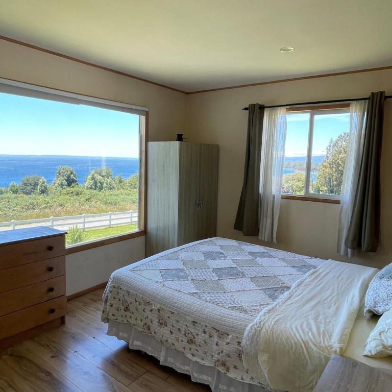 Casa con acceso directo al lago y hermosas vistas - Three-Bedroom Home - 12