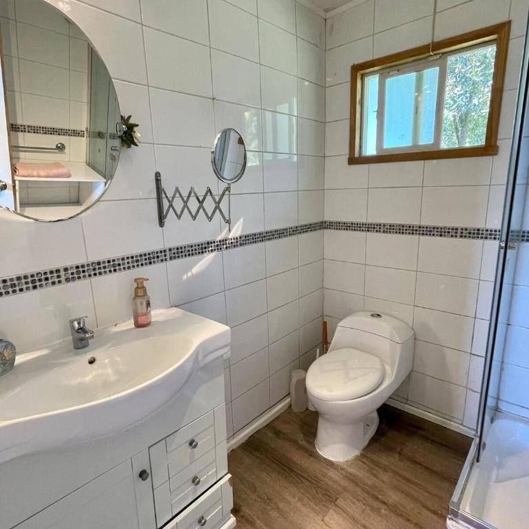 Casa con acceso directo al lago y hermosas vistas - Three-Bedroom Home - 14