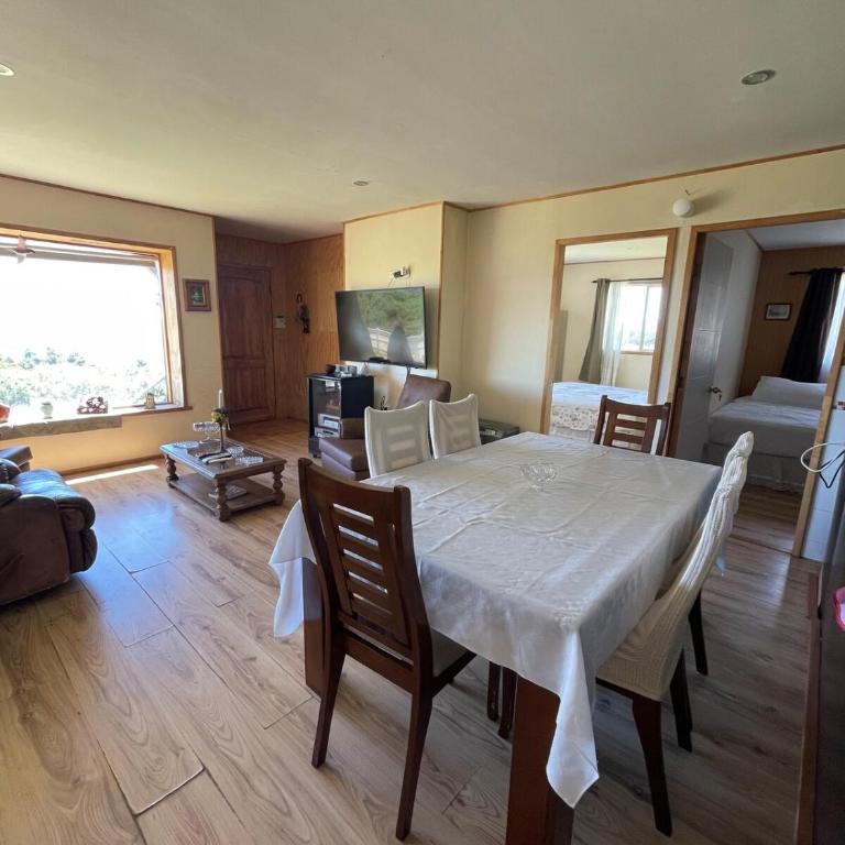 Casa con acceso directo al lago y hermosas vistas - Three-Bedroom Home - 7