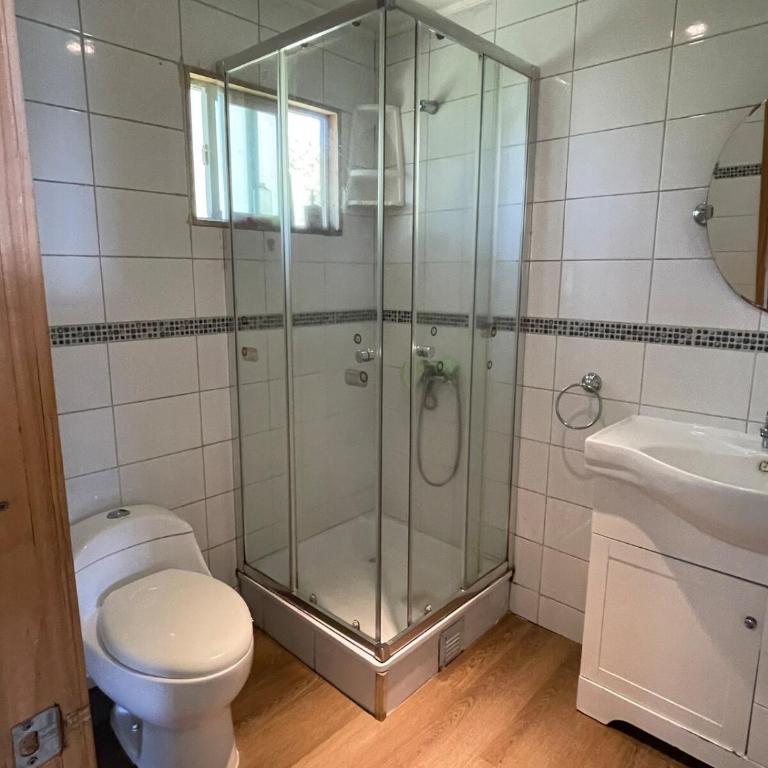 Casa con acceso directo al lago y hermosas vistas - Three-Bedroom Home - 15