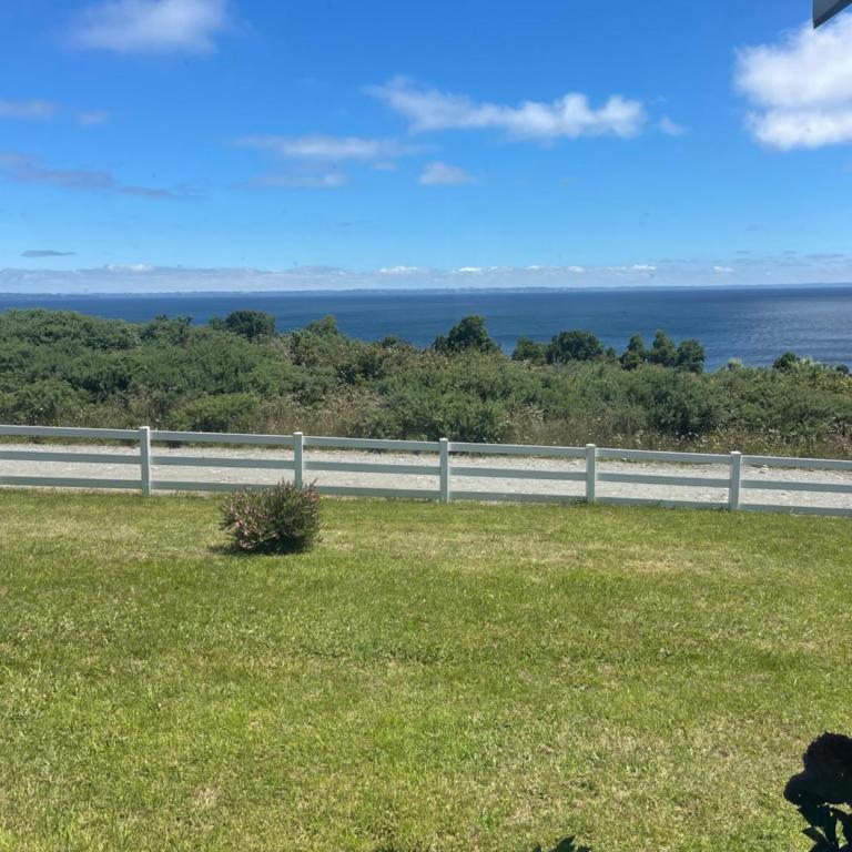 Casa con acceso directo al lago y hermosas vistas - Three-Bedroom Home - 17